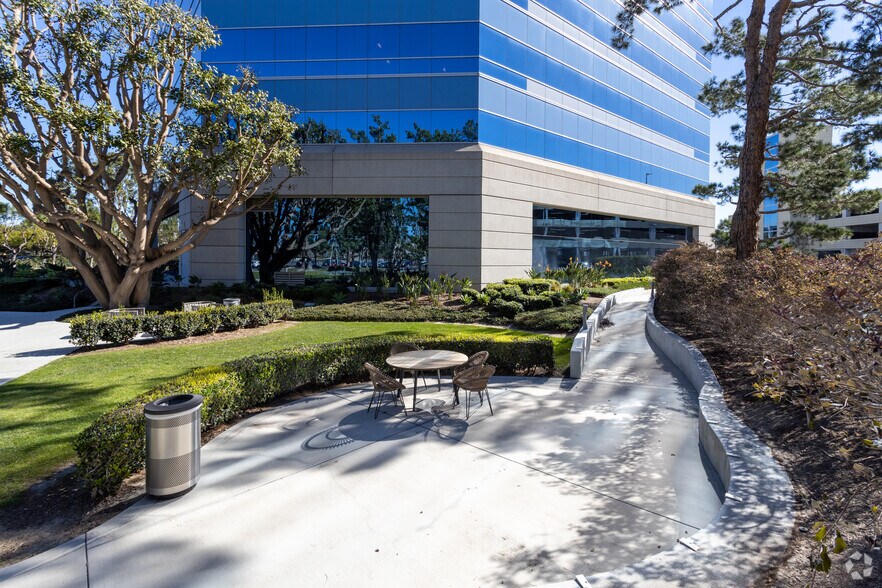 More Photos Of 333 City Blvd W, Orange Office For Lease