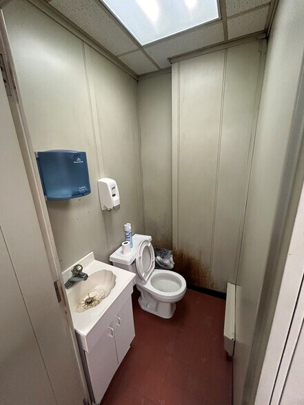 More Photos Of 197 34th St, Brooklyn Industrial For Sale