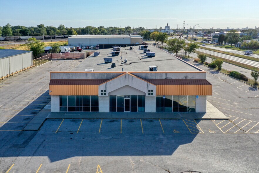 More Photos Of 5945 Cornhusker Hwy, Lincoln Flex For Lease