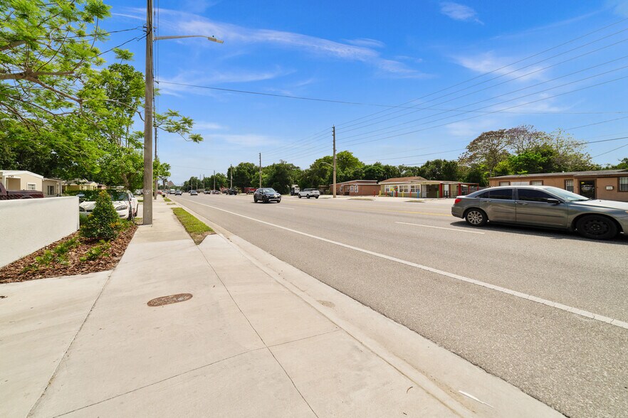 More Photos Of 1245 N Pine Hills Rd, Orlando Office Residential For Lease