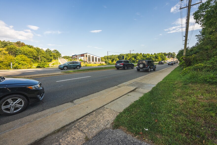 More Photos Of 690 N Franklin St, Christiansburg Office For Sale