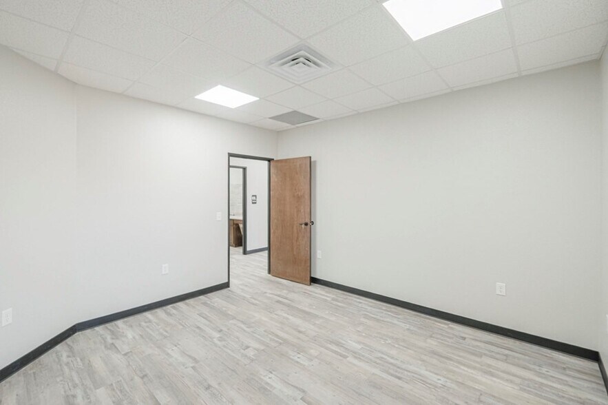 More Photos Of 5261 W Murphy St, Odessa Industrial For Lease