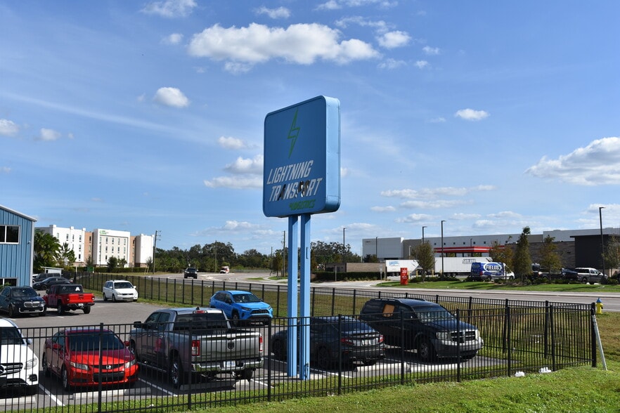 More Photos Of 6015 N US Highway 301, Tampa Warehouse For Lease