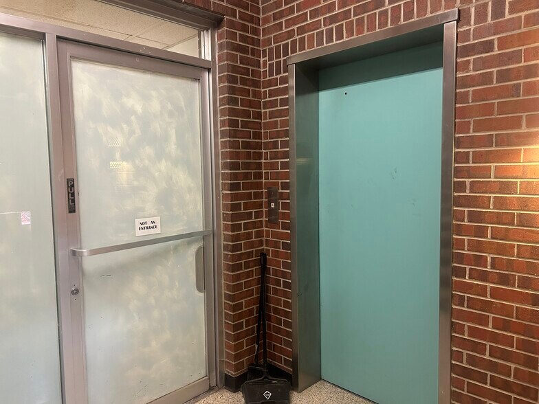 More Photos Of 1915-1919 E Colfax Ave, Denver Office For Sale