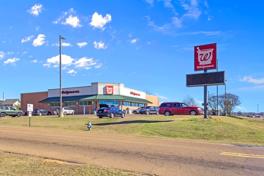 More Photos Of 1628 Simpson Highway 49, Magee Drugstore For Sale
