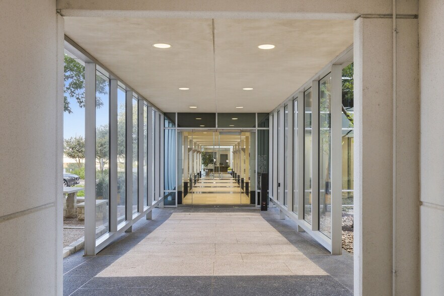 More Photos Of 9606 N Mopac Expy, Austin Unknown For Lease