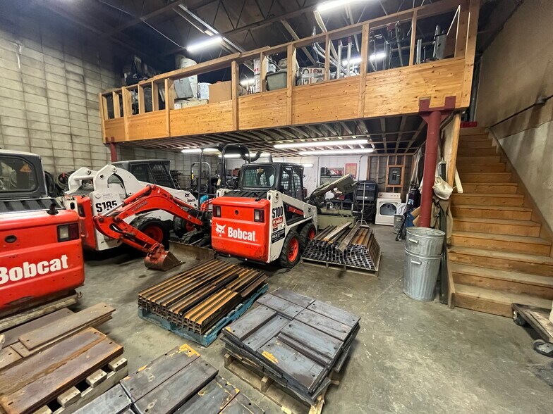 More Photos Of 9320 49th St NW, Edmonton Office For Sale