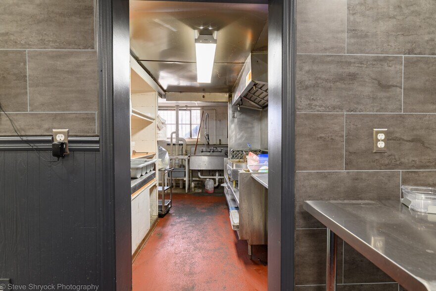 More Photos Of 411 S Main St, Hillsboro Specialty For Sale