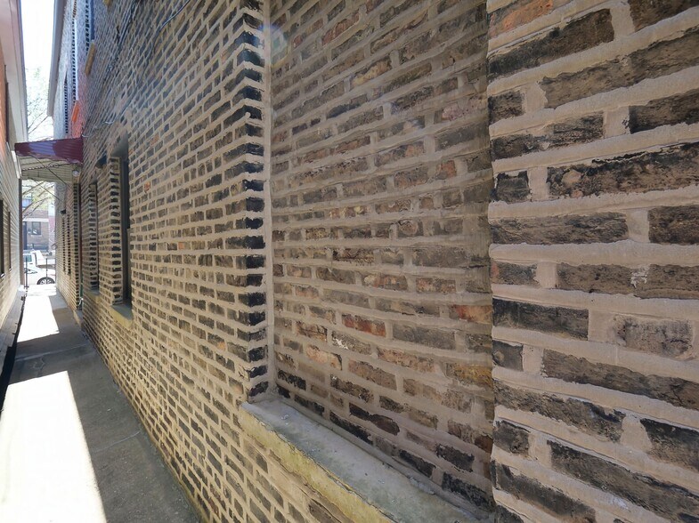 More Photos Of 2312 W 21st St, Chicago Apartments For Sale