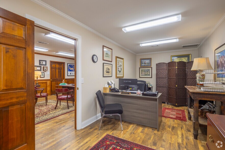 More Photos Of 847 W Main St, Lake City Warehouse For Lease