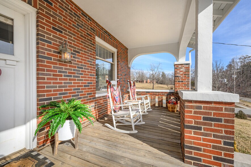 More Photos Of 132 Christiansburg Pike NE, Floyd Flex For Sale