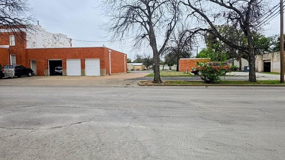 More Photos Of 620 Oak St, Graham Office Residential For Sale