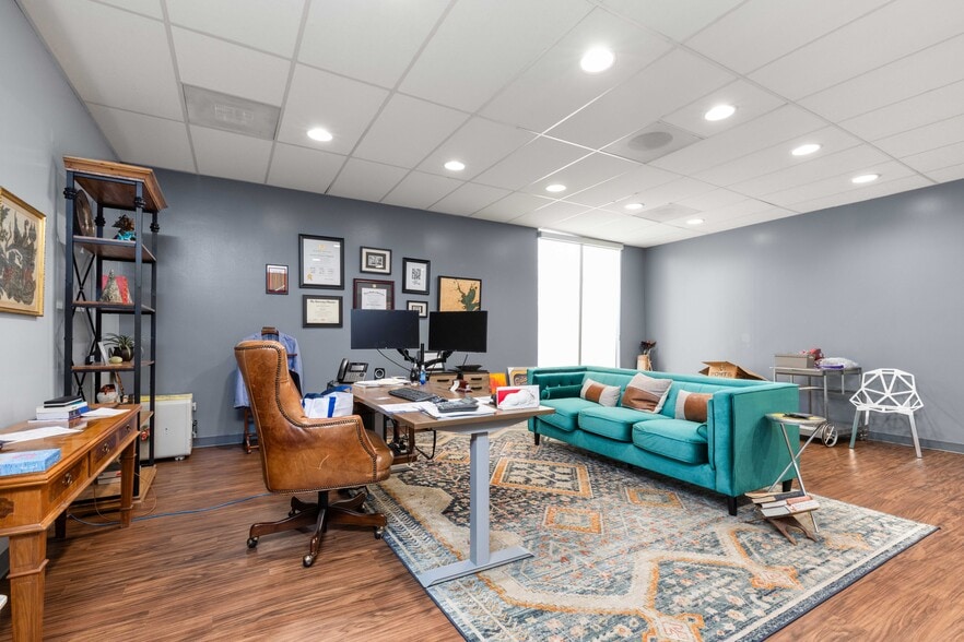 More Photos Of 2122 E Governors Cir, Houston Office For Sale