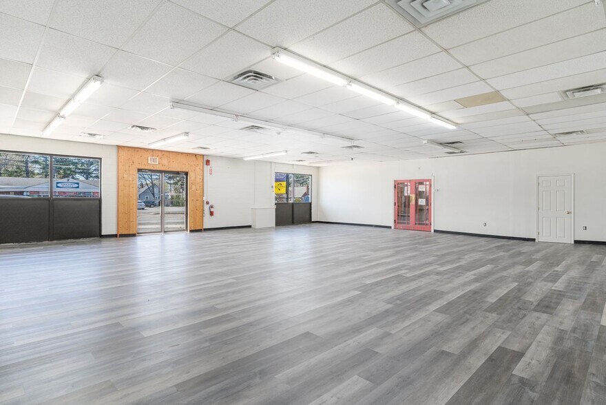 More Photos Of Post @ Post & Namcook Rds., North Kingstown Unknown For Lease