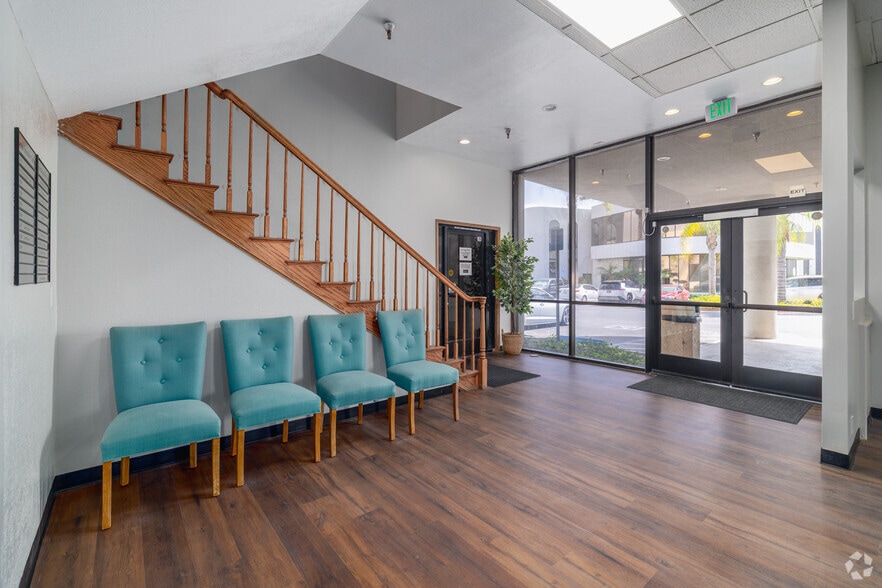 More Photos Of 1611 W Pomona Rd, Corona Unknown For Lease
