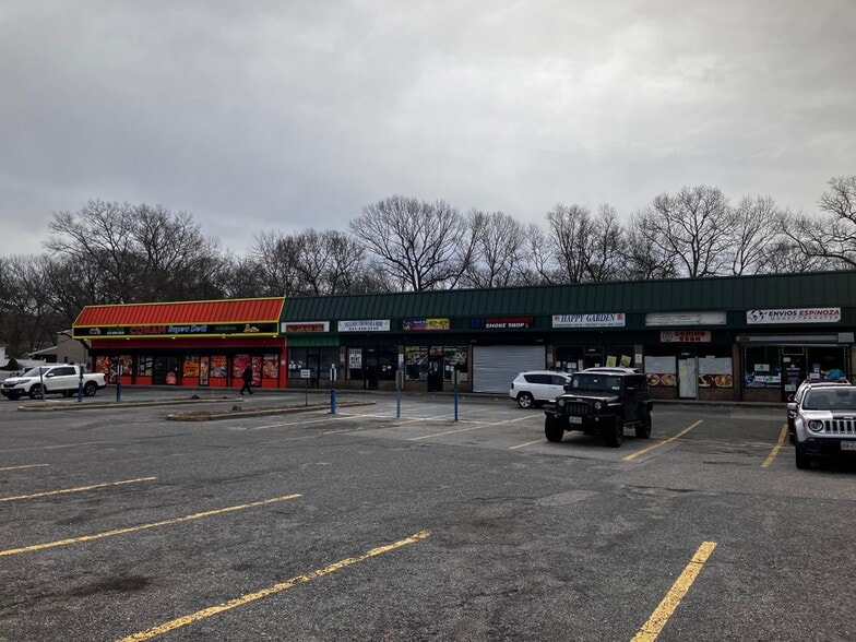 More Photos Of 16 Middle Country Rd, Coram Unknown For Lease