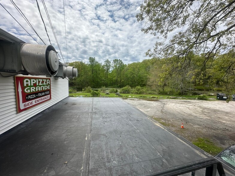 More Photos Of 497 Winthrop Rd, Deep River Restaurant For Sale