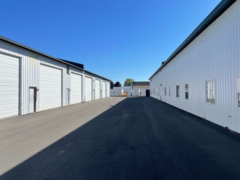 More Photos Of 215 Arden Dr, Belgrade Warehouse For Lease