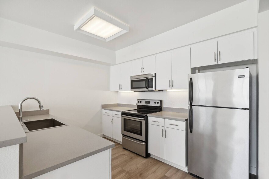 More Photos Of 300 S Santa Fe Ave, Los Angeles Apartments For Lease