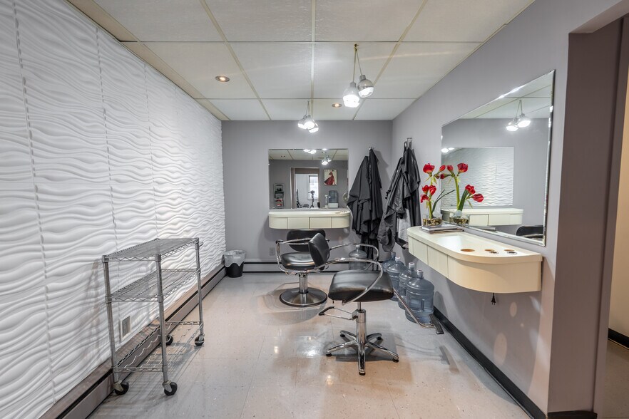 More Photos Of 219 Lochiel St, Sarnia General Retail For Sale