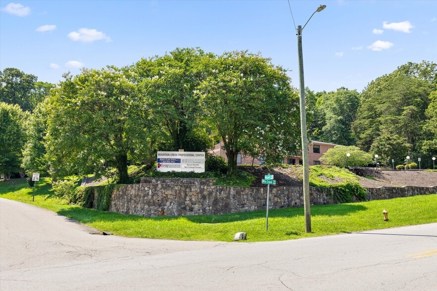 More Photos Of 901 Mountain Creek Rd, Chattanooga Office For Lease