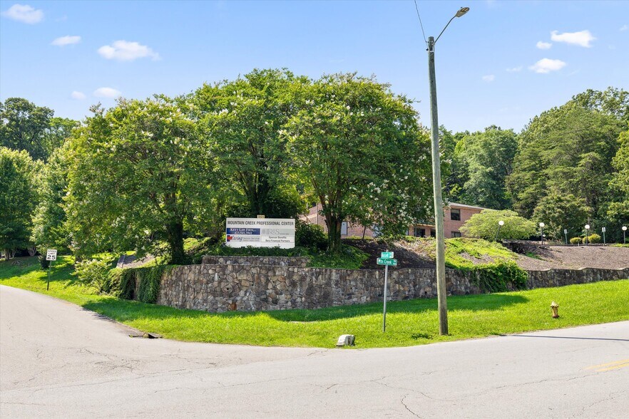 More Photos Of 901 Mountain Creek Rd, Chattanooga Office For Lease