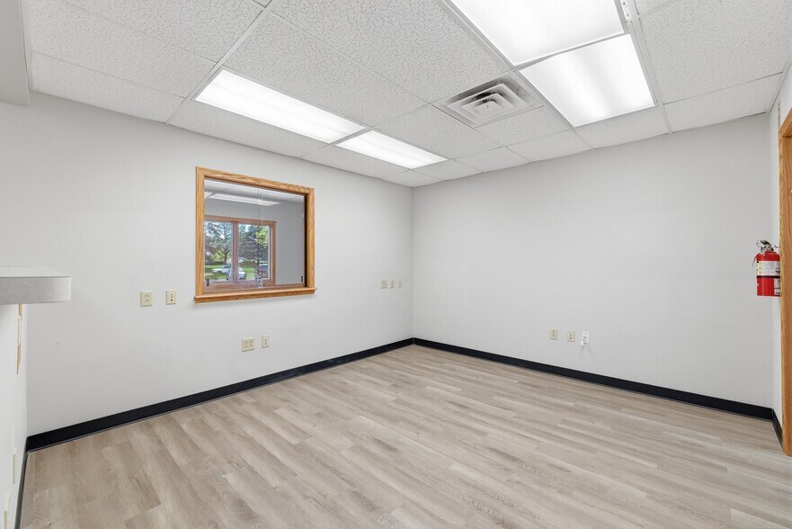 More Photos Of 1221 S Trimble Rd, Mansfield Office For Lease