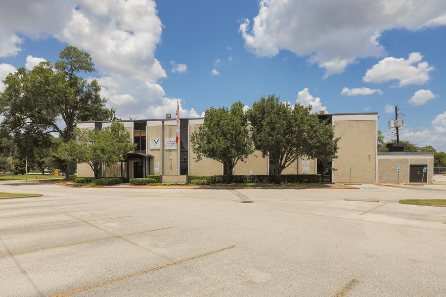 Primary Photo Of 2122 E Governors Cir, Houston Office For Sale