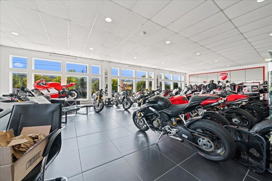 More Photos Of 1005 Route 9W, Fort Montgomery Auto Repair For Sale