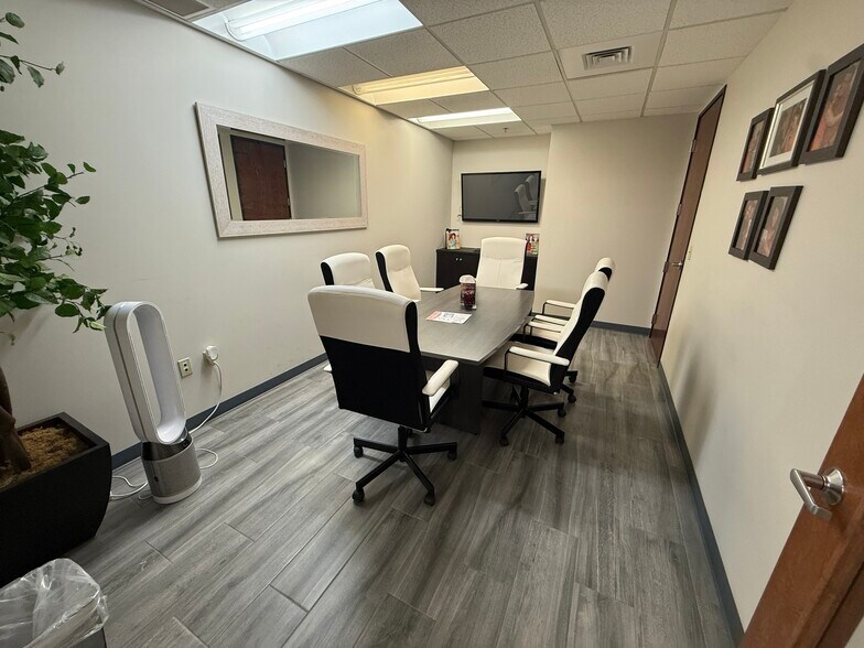 More Photos Of 202 E Earll Dr, Phoenix Medical For Sale