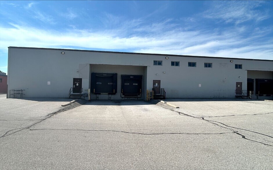 More Photos Of 382-400 Canarctic Dr, Toronto Warehouse For Lease