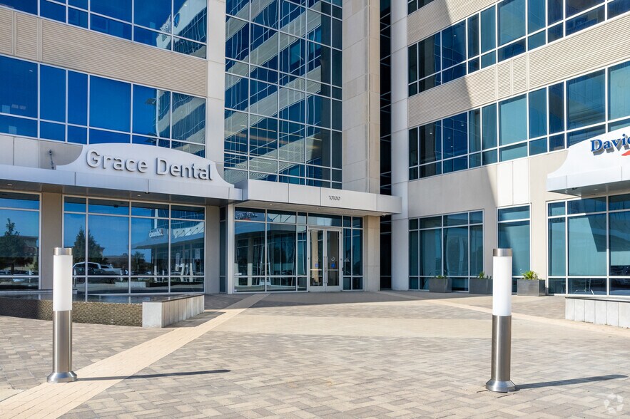 More Photos Of 10100 Katy Fwy, Houston Office For Lease