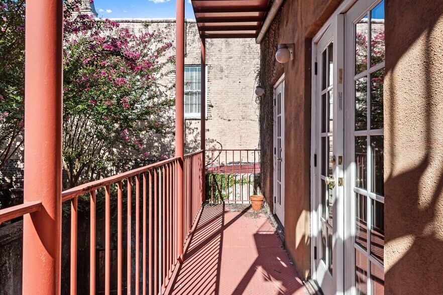 More Photos Of 11 Broad St, Charleston Office Residential For Lease