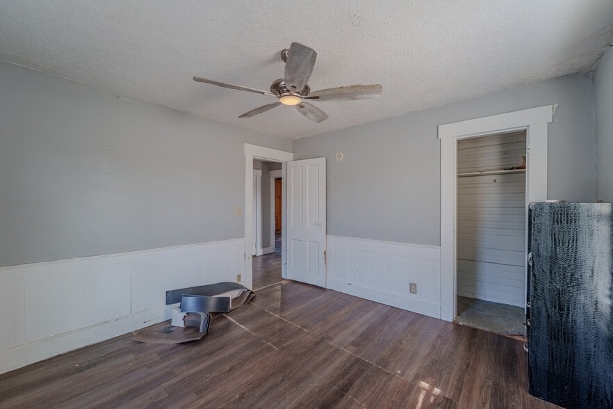 More Photos Of 101 W National Rd, Englewood Freestanding For Sale