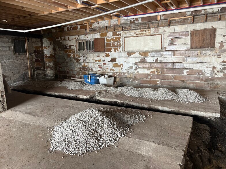 More Photos Of 1605 Broadway, Lorain Storefront Retail Residential For Sale
