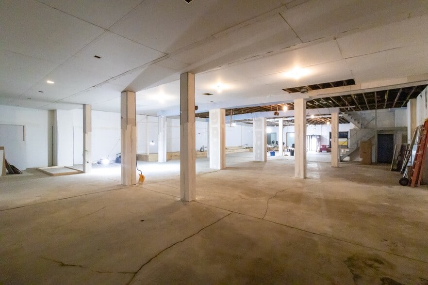 More Photos Of 255 W 79th St, Chicago General Retail For Lease