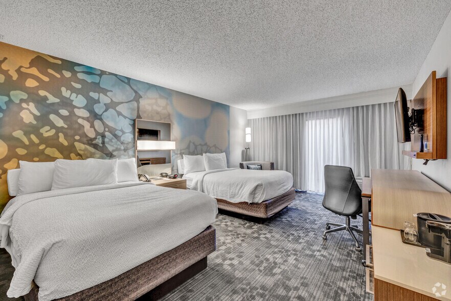 More Photos Of 9190 Gulf Fwy, Houston Hospitality For Sale