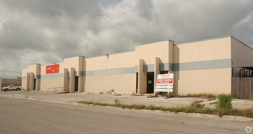 More Photos Of 2410 Boardwalk St, San Antonio Light Distribution For Lease