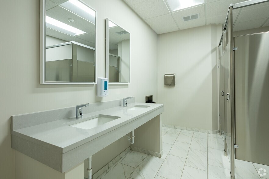 More Photos Of 15 Spinning Wheel Rd, Hinsdale Unknown For Lease