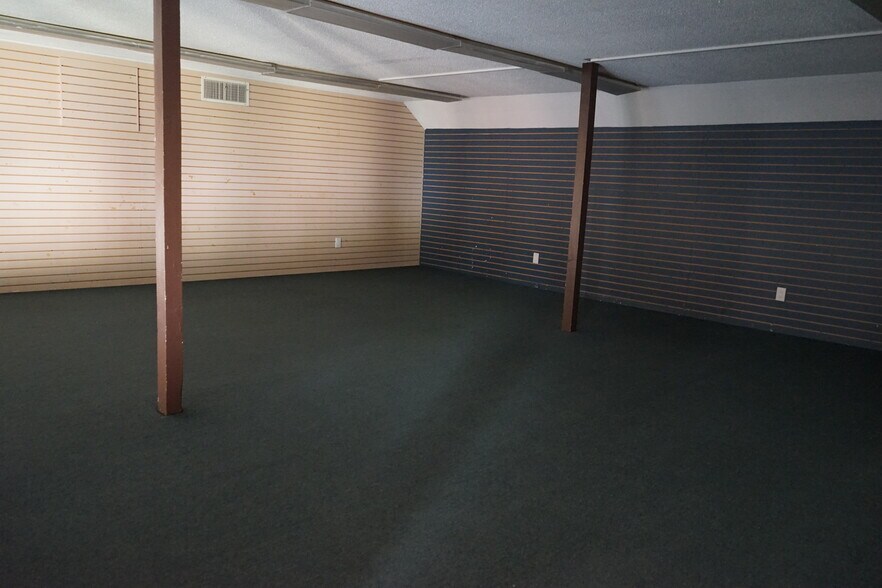 More Photos Of 12 Southmayd St, Campton Freestanding For Sale