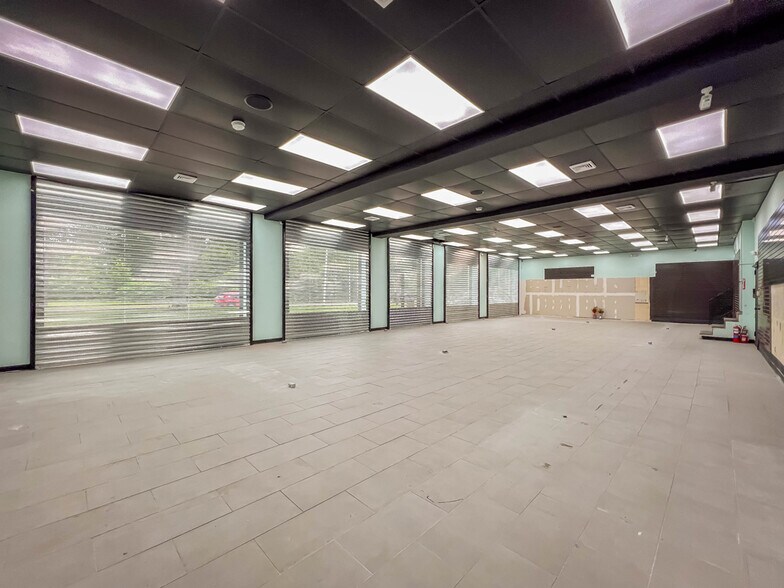 More Photos Of 222 E Bridge St, Morrisville Light Distribution For Sale