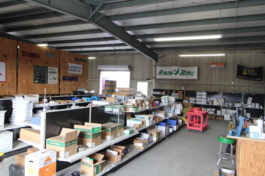 More Photos Of 950 Bell Rd, Sarasota Warehouse For Lease