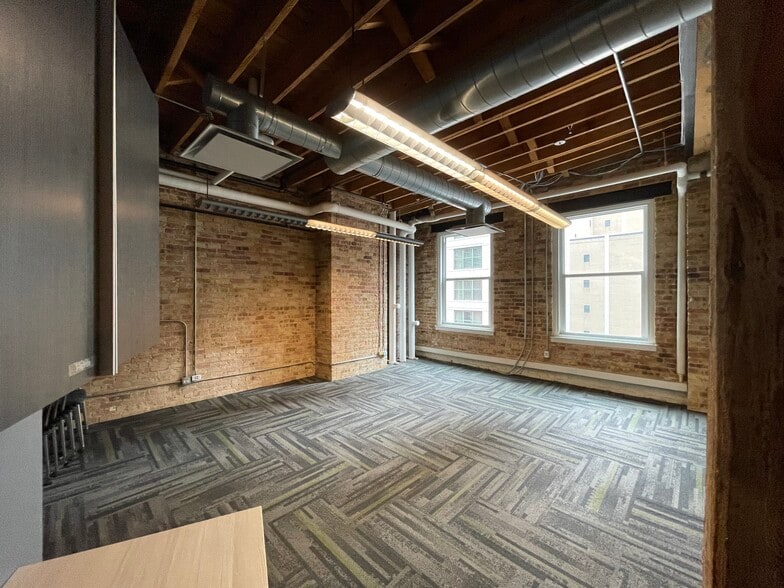 More Photos Of 10-18 W Hubbard St, Chicago Loft Creative Space For Lease