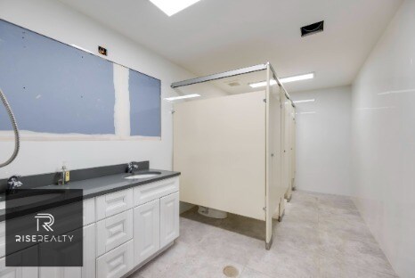 More Photos Of 1539 Covert St, Ridgewood Warehouse For Lease