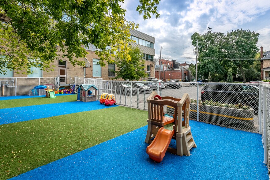 More Photos Of 85 Rue Saint-Charles O, Longueuil Office For Lease