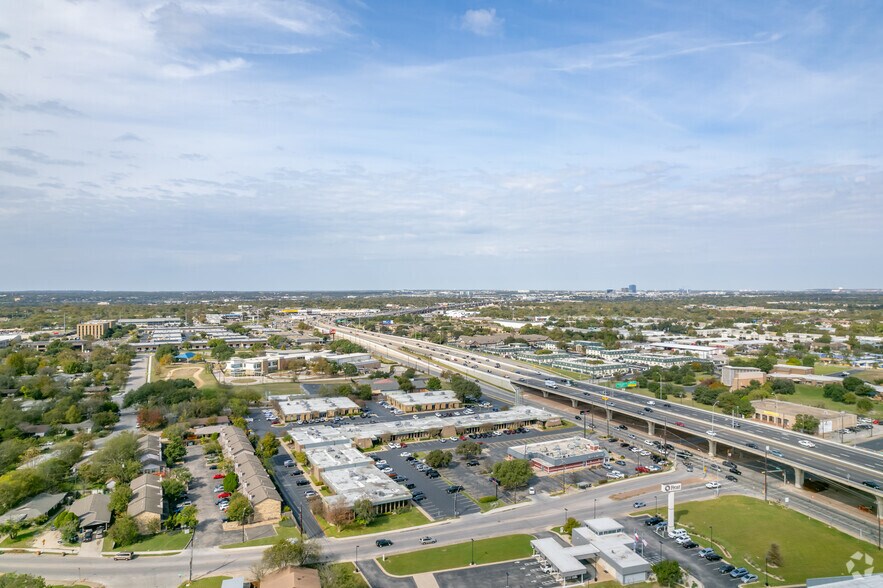 More Photos Of 111 W Anderson Ln, Austin Office For Lease