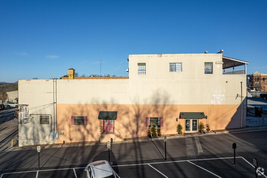 More Photos Of 1423 Washington St, Clarkesville Storefront Retail Office For Lease