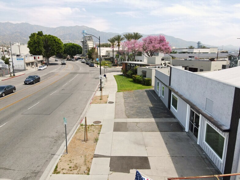 More Photos Of 212 W Magnolia Blvd, Burbank Light Distribution For Lease