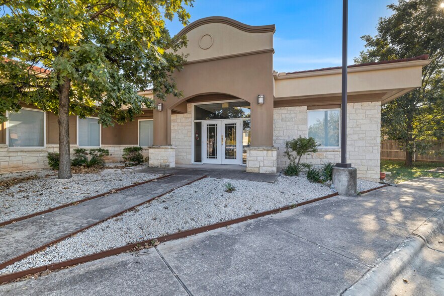 More Photos Of 10601 Pecan Park Blvd, Austin Office For Sale