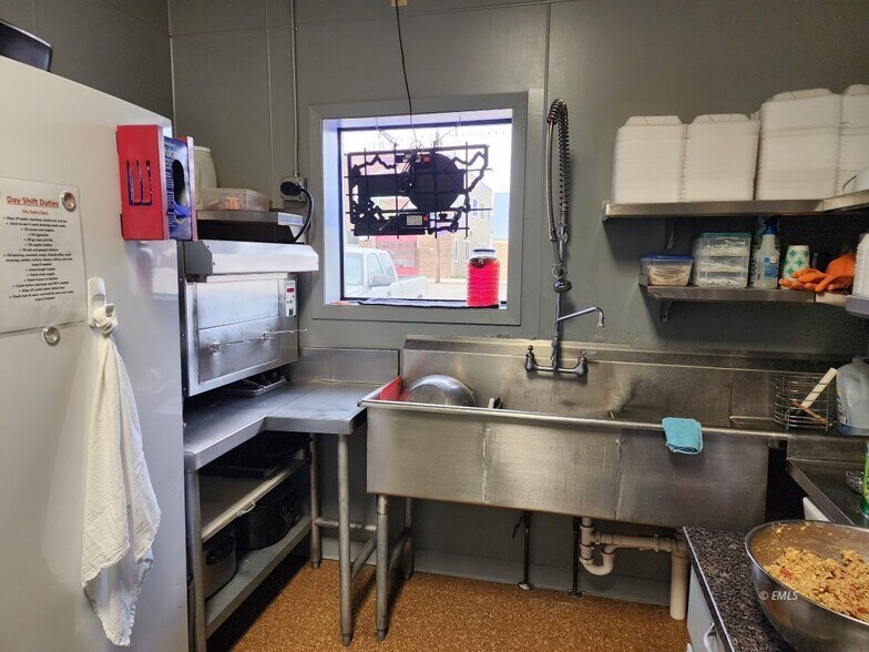 More Photos Of 424 Main St, Jordan Sports And Entertainment For Sale